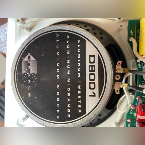 Sonance 8" 3-Way Weather
Resistant In-Wall Speakers D8001
2 Pair W/Flex Bars/4ps - Picture 4 of 8